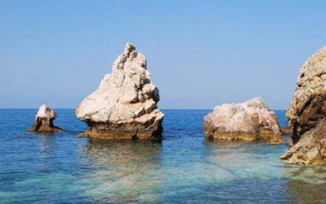 Whole Modern Villa With Pool And Near The Sea