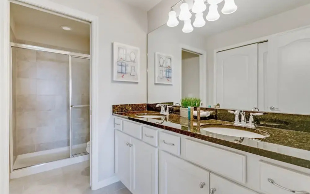 Beautiful Townhome W/private Pool 7 mi to Disney