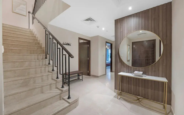 Durrani Homes - The Luxe Retreat 4BR Podium villa with private Jacuzzi and Burj Khalifa View