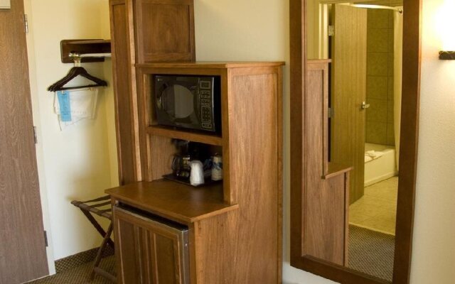 Casper C'mon Inn Hotel & Suites