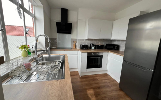 Beautiful 2b Apt in the Heart of Glastonbury.