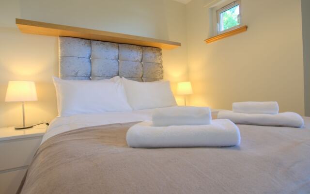 Knightsridge House Apartment