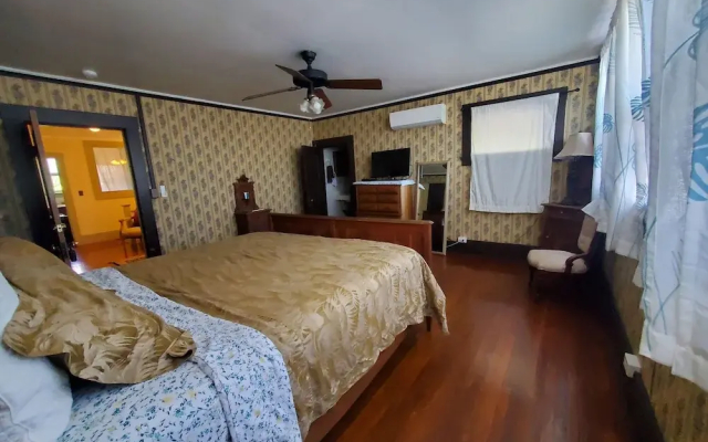 Manoa Valley Inn