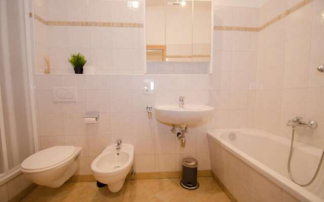 Penthouse Seven Private Roof Terrace Lake View