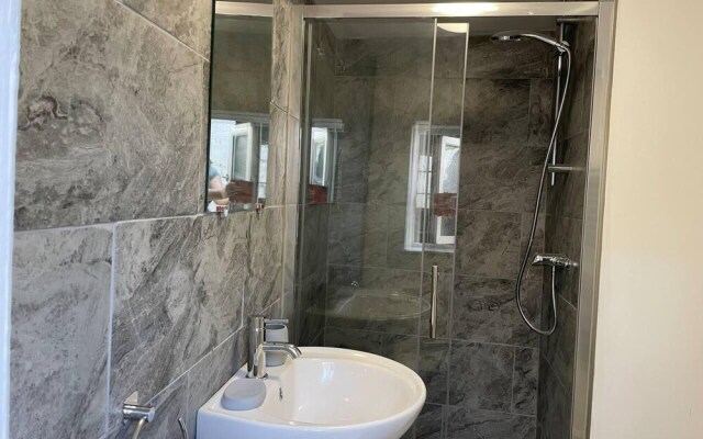 Inviting 3-Bed Town House in Boston Just Renovated