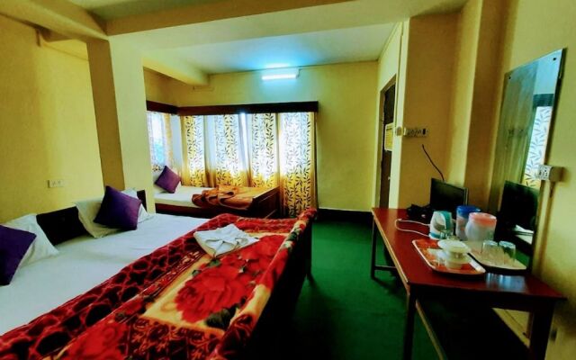 Goroomgo  Opal Inn Darjeeling