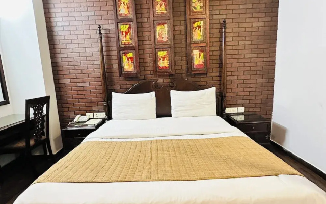 Lavish Inn