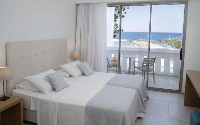 Maritimo Beach Hotel