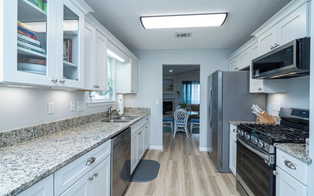 Renovated Home Near Beach and Shopping