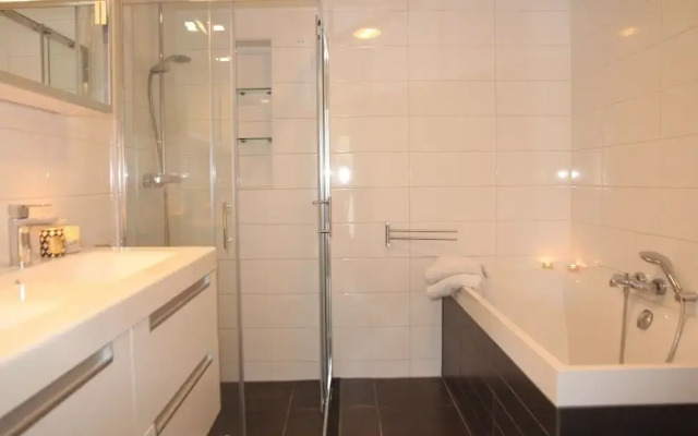 Splendid Holiday Home With Jetty, Waterfront Terrace, Garden