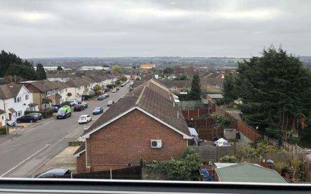 La Fontaine Court Apartments by Aldershot Short Stays