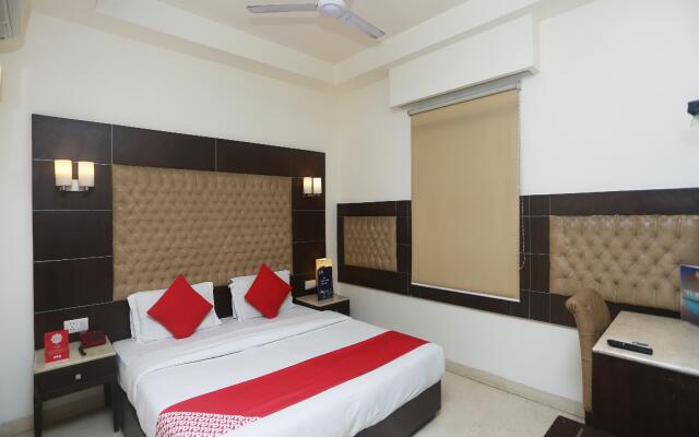 The Metropolis Guest House Near RK Ashram Metro Station