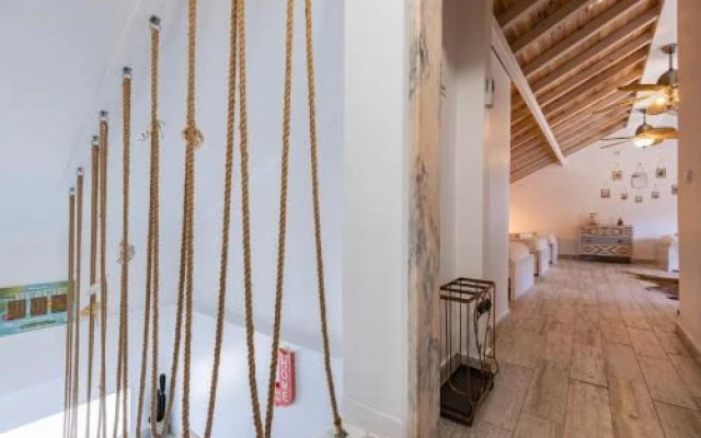 Mom's House Surf & Family