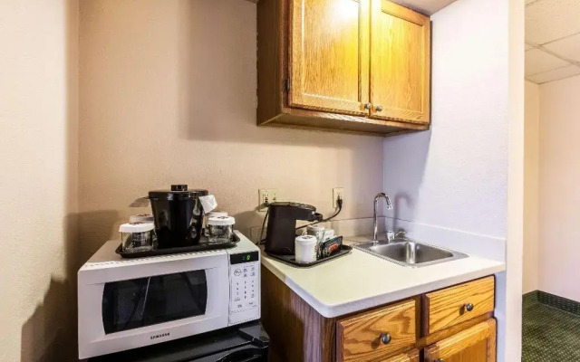 AmericInn & Suites By Wyndham Baraboo Event Center