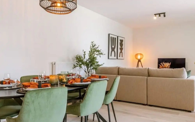 Beautiful Apartment With Parking Close to the sea