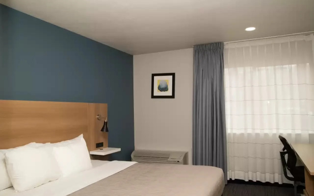 Howard Johnson by Wyndham Portland Airport