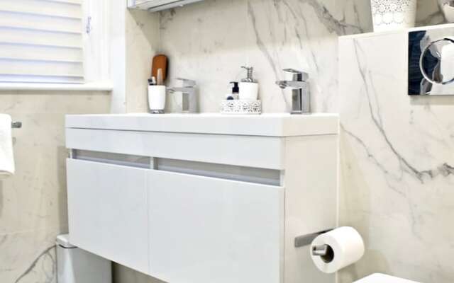 3-bedroom Apartment in Kensington