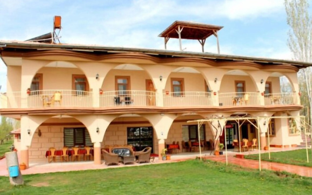 Sultan Pansion Bird Paradise