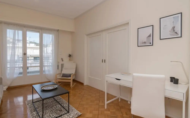 Phaedrus Living: City Center Flat Michalakopoulou