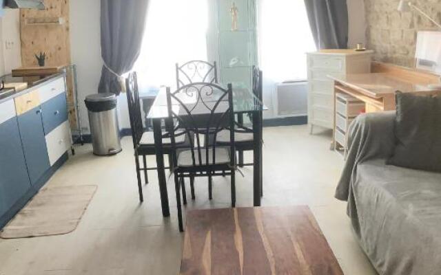 EXIGEHOME-Grand Studio en plein centre de Saint Germain en Laye