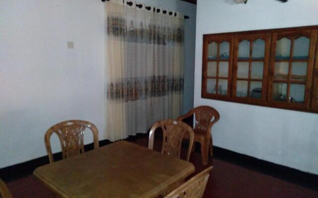 Kumudu Holiday Home