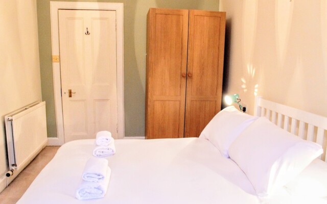 2 Bedroom, 2 Bathroom Apartment In New Town