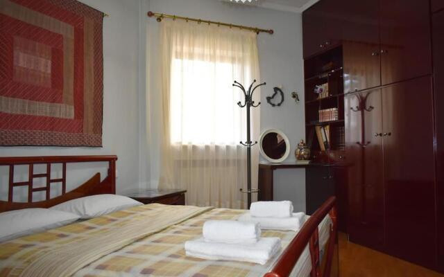 Comfortable Apartment Opposite The Park
