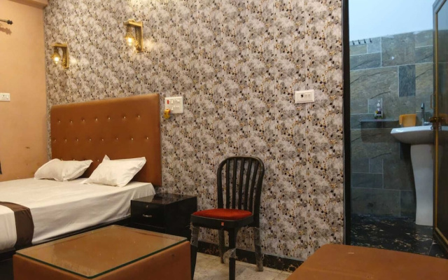 Fauzi Rasoi & Guest House