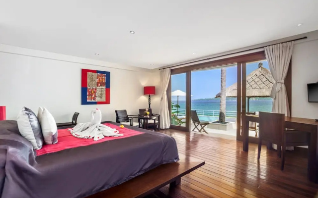 Villa Blanca by Alfred in Bali - Modern Luxury 5 Bdr Oceanfront Villa in Candidasa – Guest Rooms – Candi Dasa