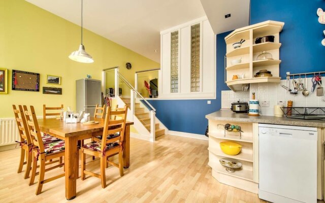 3bed/3bath Townhouse with Free Parking And Balcony