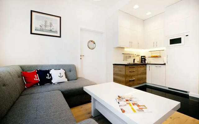 Golden Sun Apartments-Port