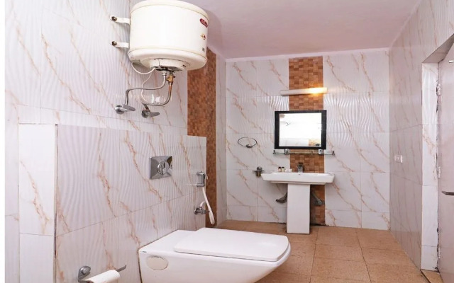 OYO 8637 Shivam Hotel