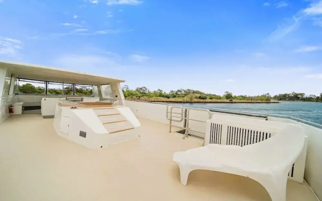 Coomera Houseboat Holidays