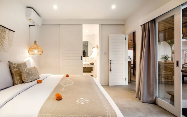 Villa Cyma by Alfred in Bali - New Peaceful 5 BR Villa in the Heart of Seminyak – Guest Rooms – Kerobokan Kelod