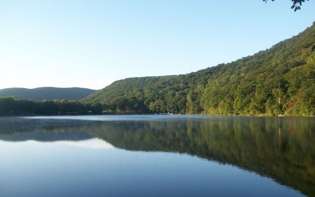 Bear Mountain Inn and Overlook Lodge