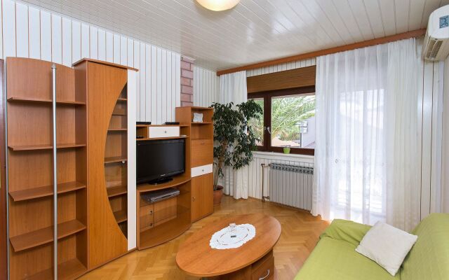 Apartment Rozari - family friendly & sea view: A1-Ivana  Brela, Riviera Makarska