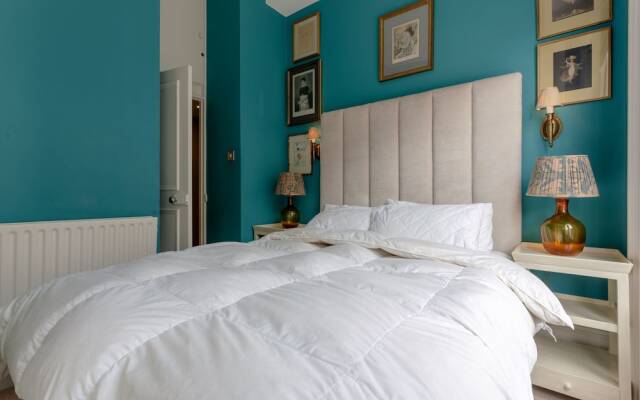 Elegant Apartment in Central Kensington