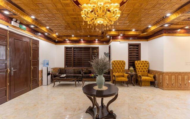 Royal Hotel - Sai Dong - Long Biên