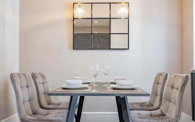 Worcester 1 Bed Apartment With Private Entrance
