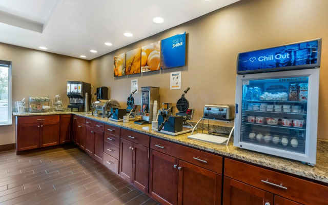 Comfort Suites Redding - Shasta Lake