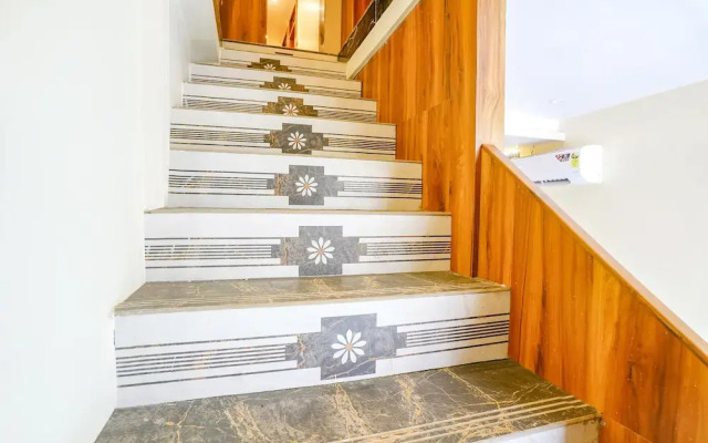 FabExpress Emirates Suits