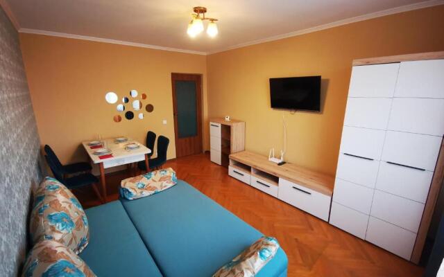2 rooms Airy & Bright Colors