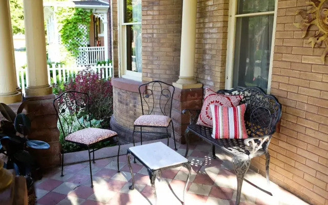 Bed & Breakfast On Broadway