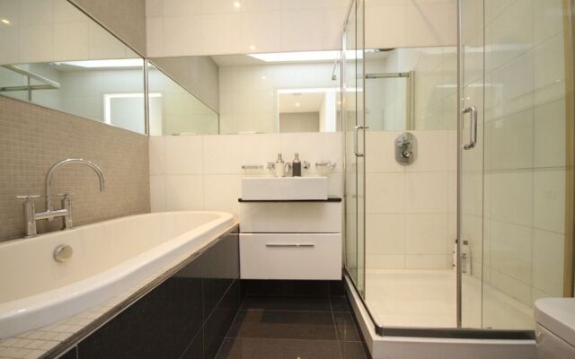 Pearse Street Luxury Suite