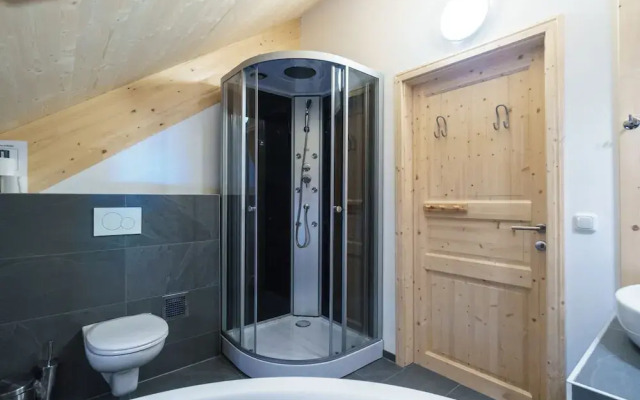 Inviting Chalet With Whirlpool
