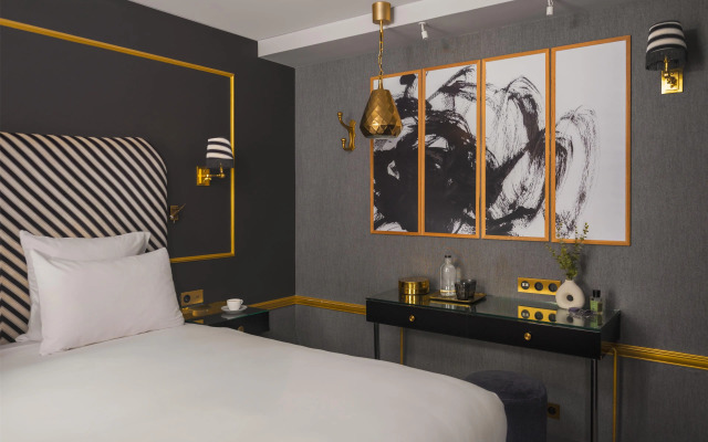Snob Hotel