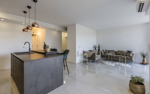 Carmen - 2 Bedroom Apartment - Downtown