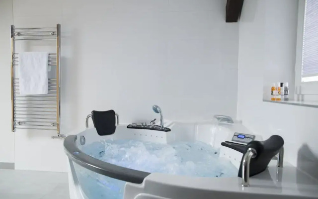 Leo Apartments Old Town Residence