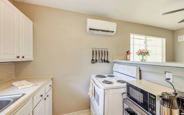 Bandera Carriage House w/ Medina River Access!