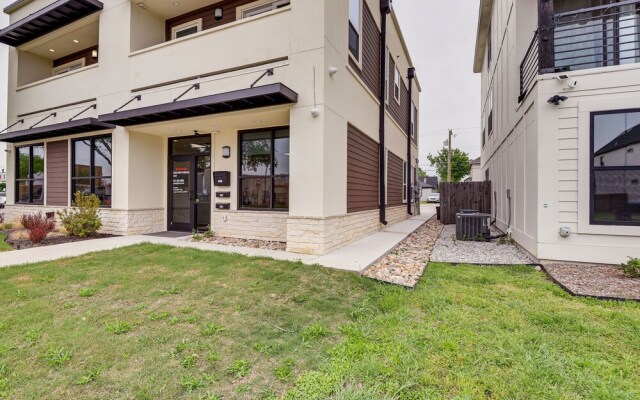 Bright & Modern Fort Worth Apartment By TCU Campus